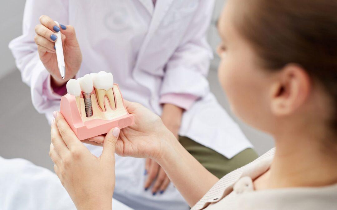 ¿Cuáles son las ventajas y desventajas de los implantes dentales?