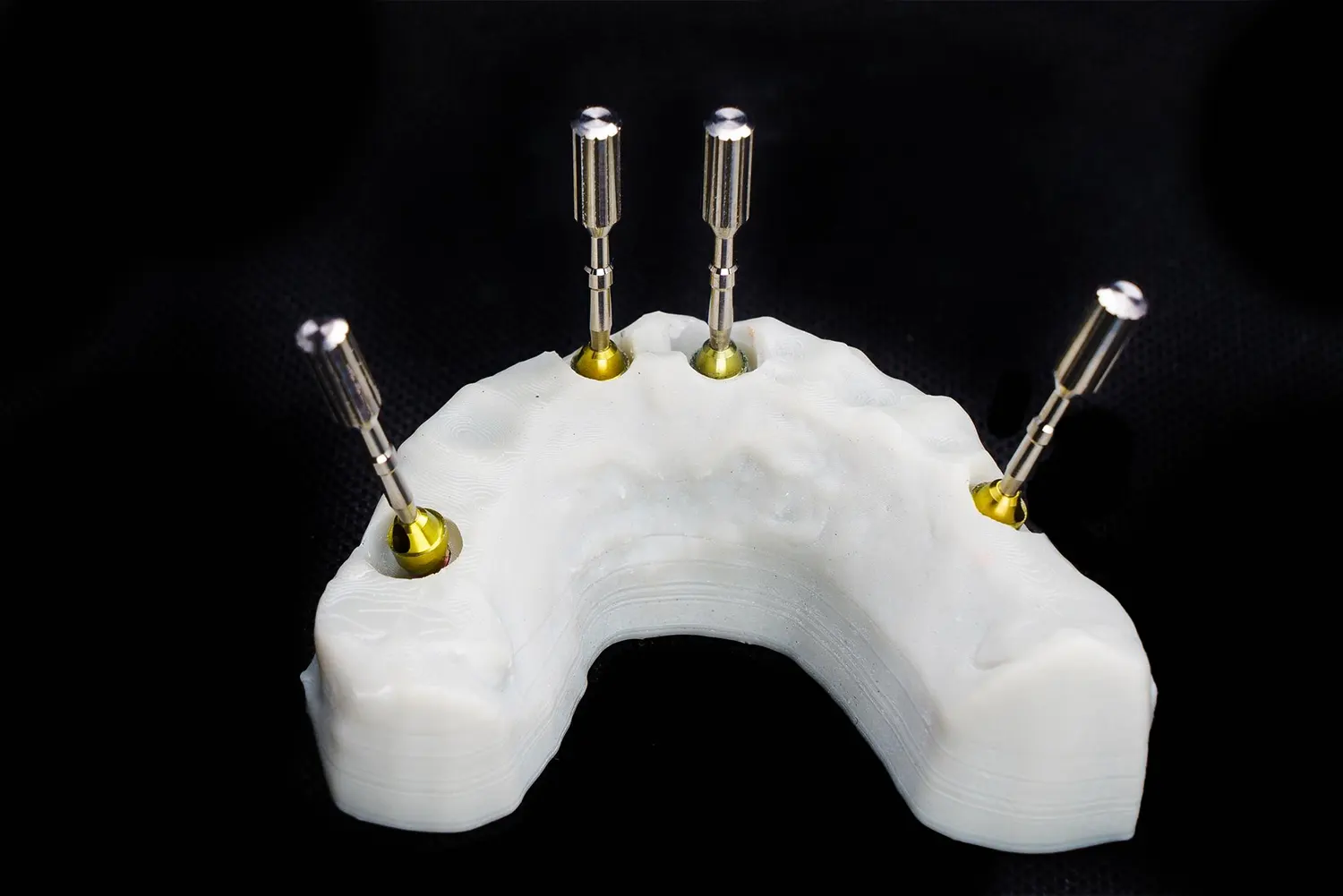 Modelo de implante cigomático