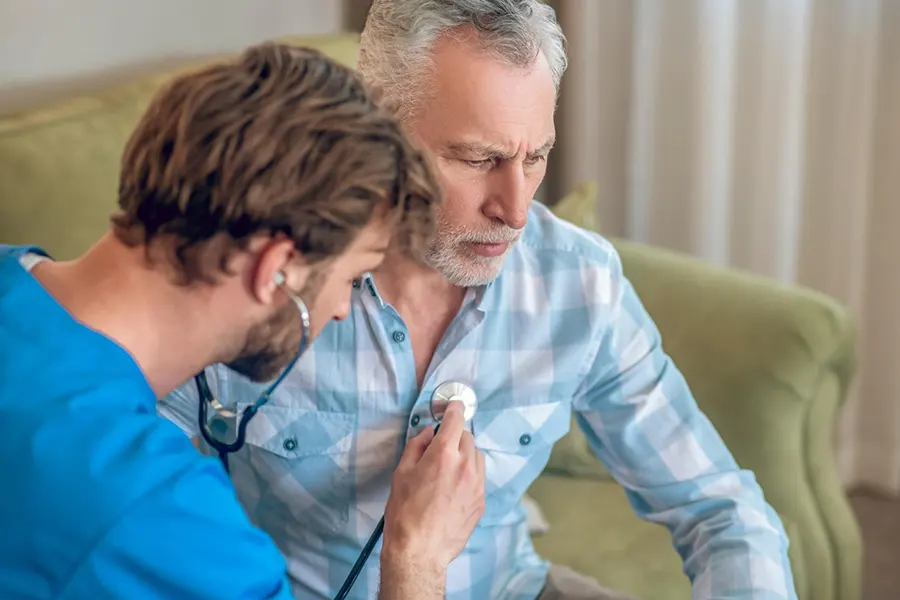 Hombre con problemas cardiovasculares